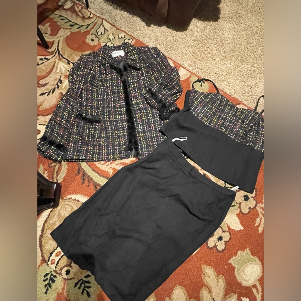 Skirt suit